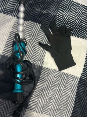 Teal Barrel Bubble Curling Wand with Black Heat-Resistant Glove